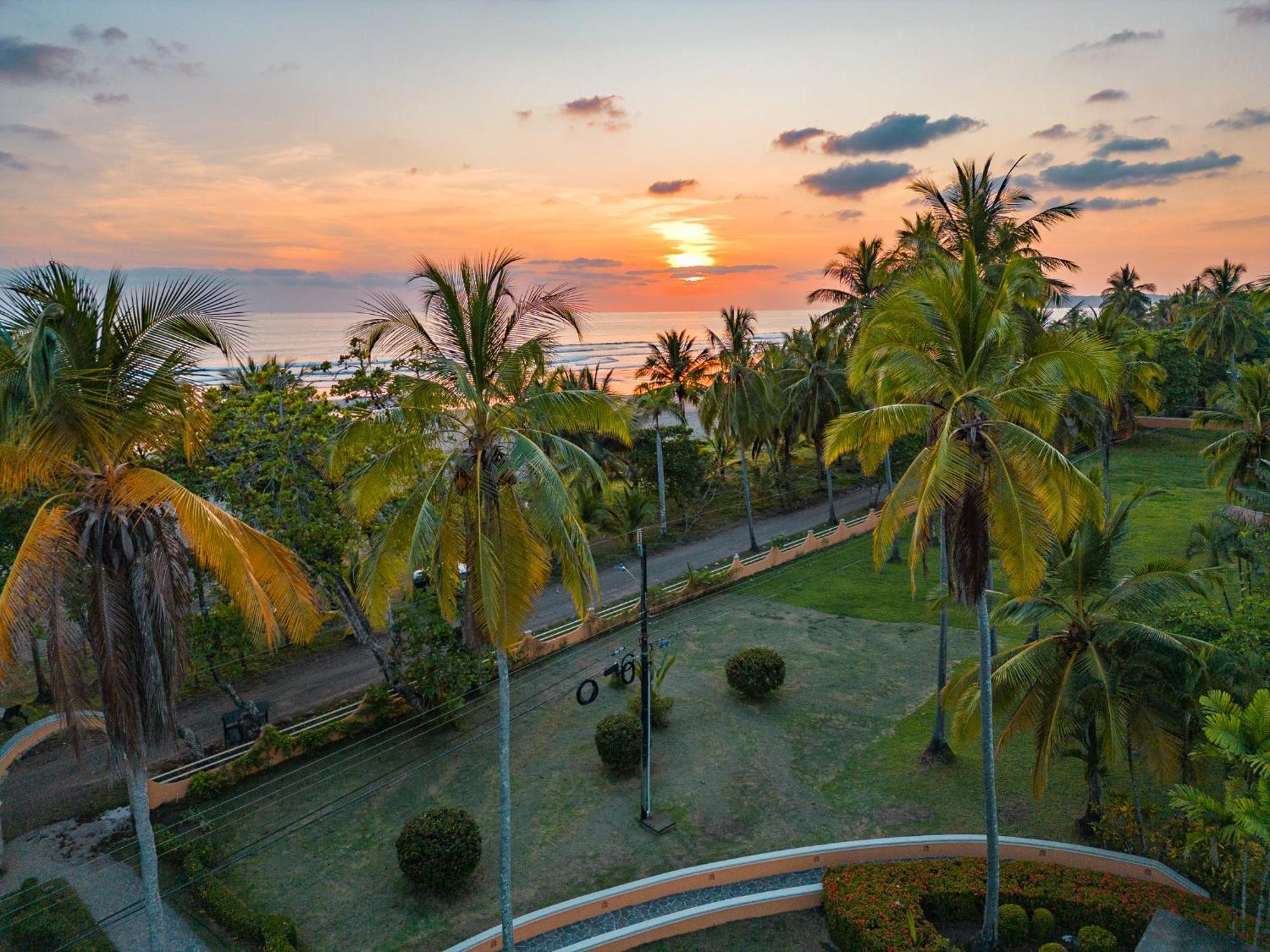 Sunset Del Mar Beach Resort Esterillos Este Luaran gambar